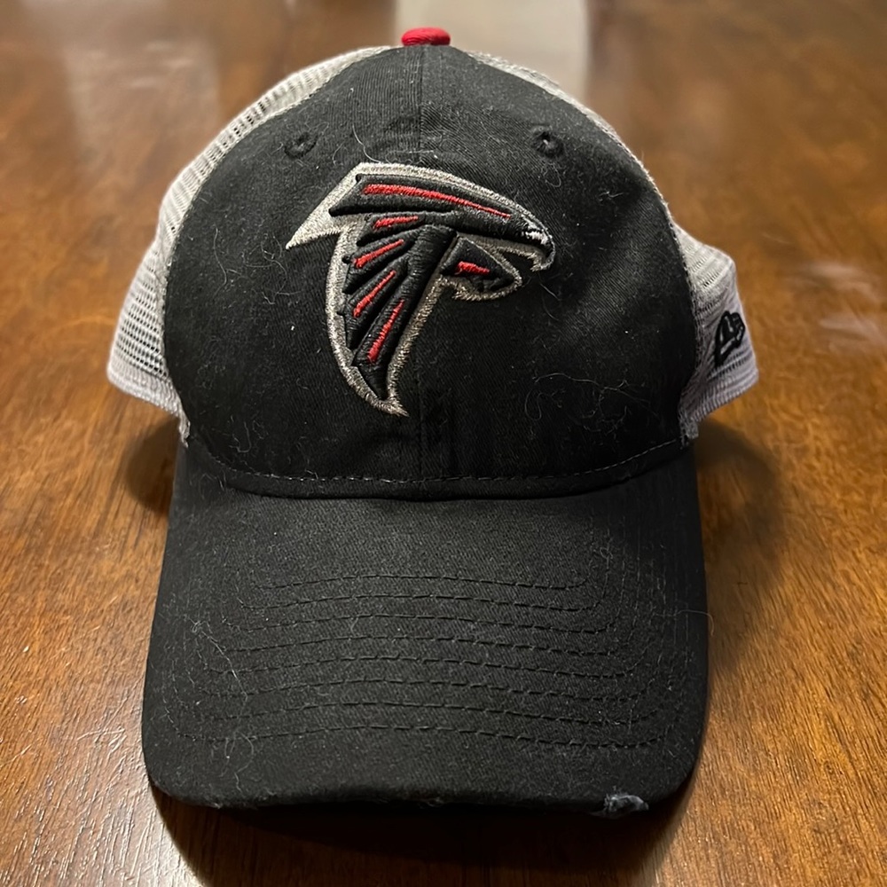 Atlanta Falcons New Era 9Twenty slightly distressed adjustable trucker hat